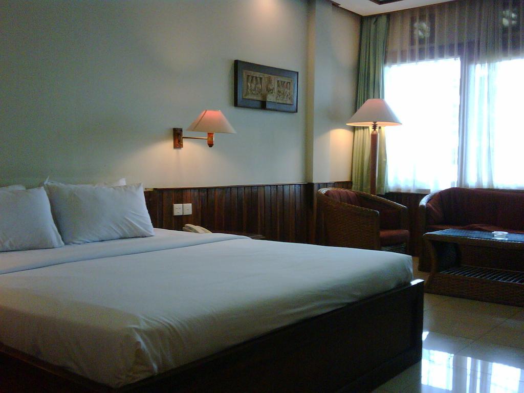 Sunrise Hotel Beach Pangandaran Phòng bức ảnh
